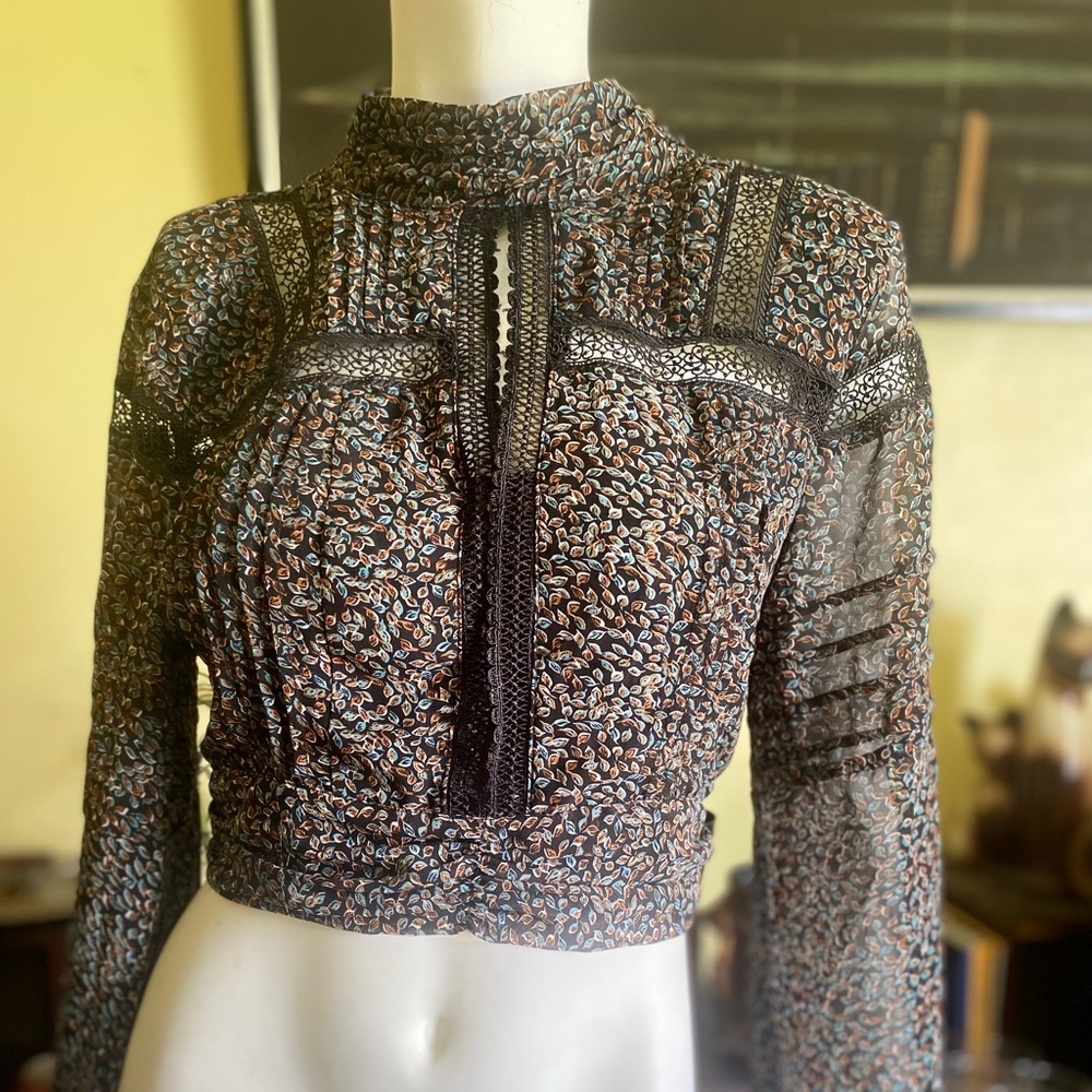 Boho elegant floral crop top open back mock neck with lace charm open back